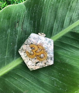 1 PC Crystal Quartz Orgone Pendant With AUM Symbol Chakra Orgone Pentagon Shape Pendant,- Reiki Healing Stone Crystal Energy Pendant HS235 - Tucson Beads